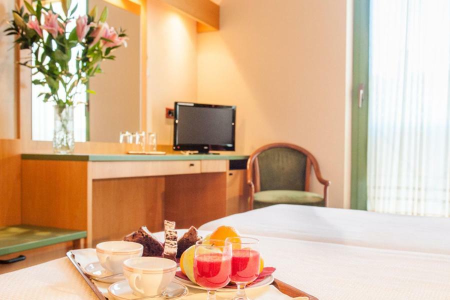 Hotel Miralago 산 제노 디 몬타냐 외부 사진